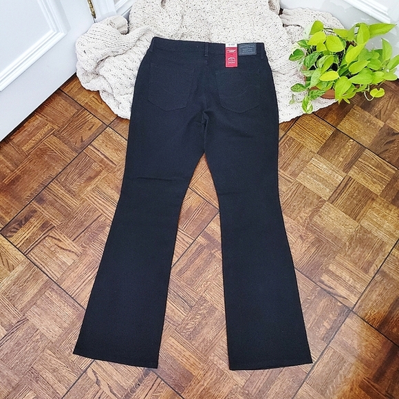 LEVIS Signature Mid Rise Bootcut Jeans - Picture 6 of 14